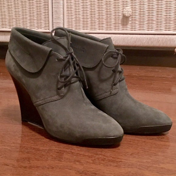 tod’s lace up booties